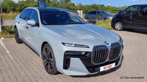 BMW i7