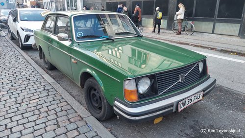 1977' Volvo 242L