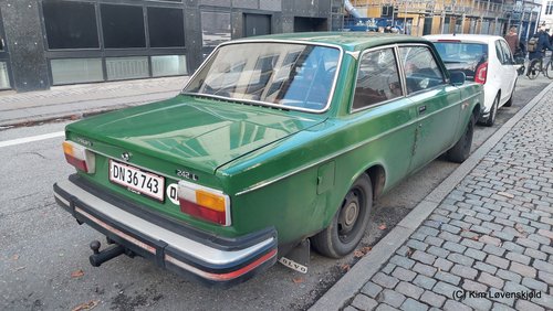 1977' Volvo 242L
