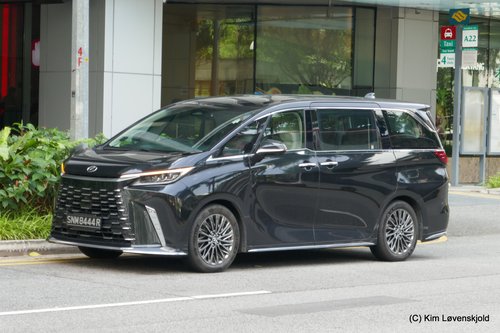 Lexus LM