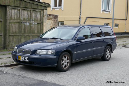 2000' Volvo V70 Van