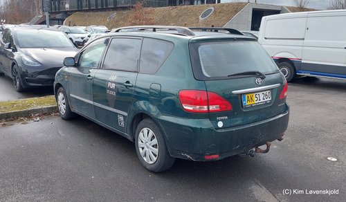 2003' Toyota Avensis Verso 2,0 Aut.