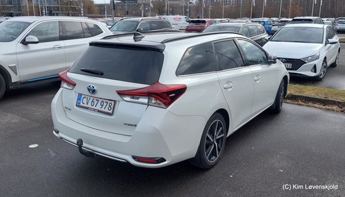 2018' Toyota Auris Touring Sports Hybrid