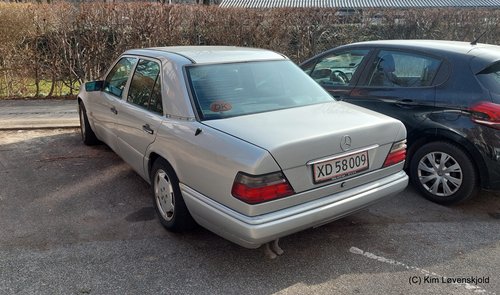 1993' Mercedes E320