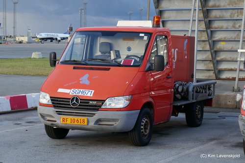 2001' Mercedes 308D