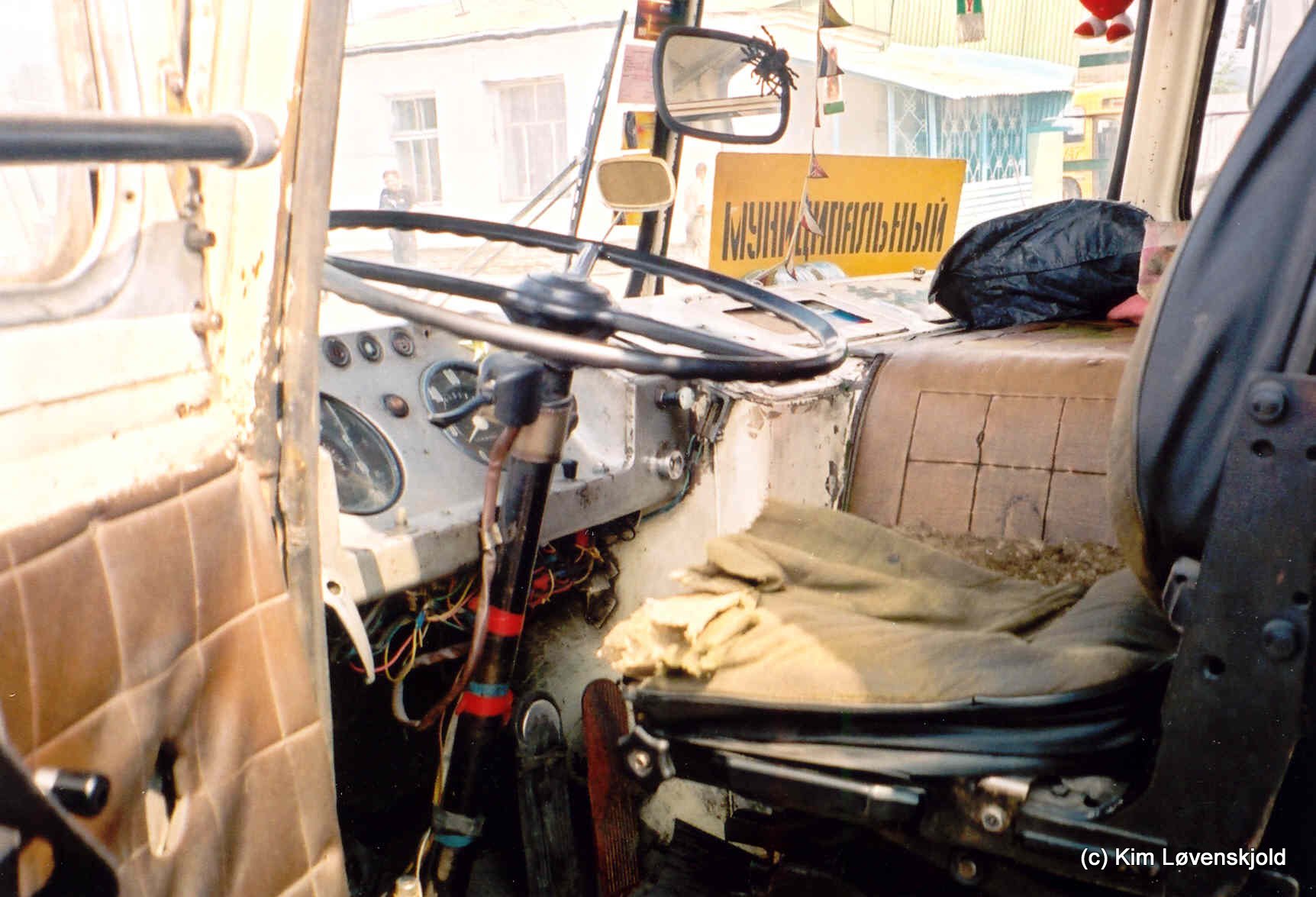 Liaz 677 Driver's compartment