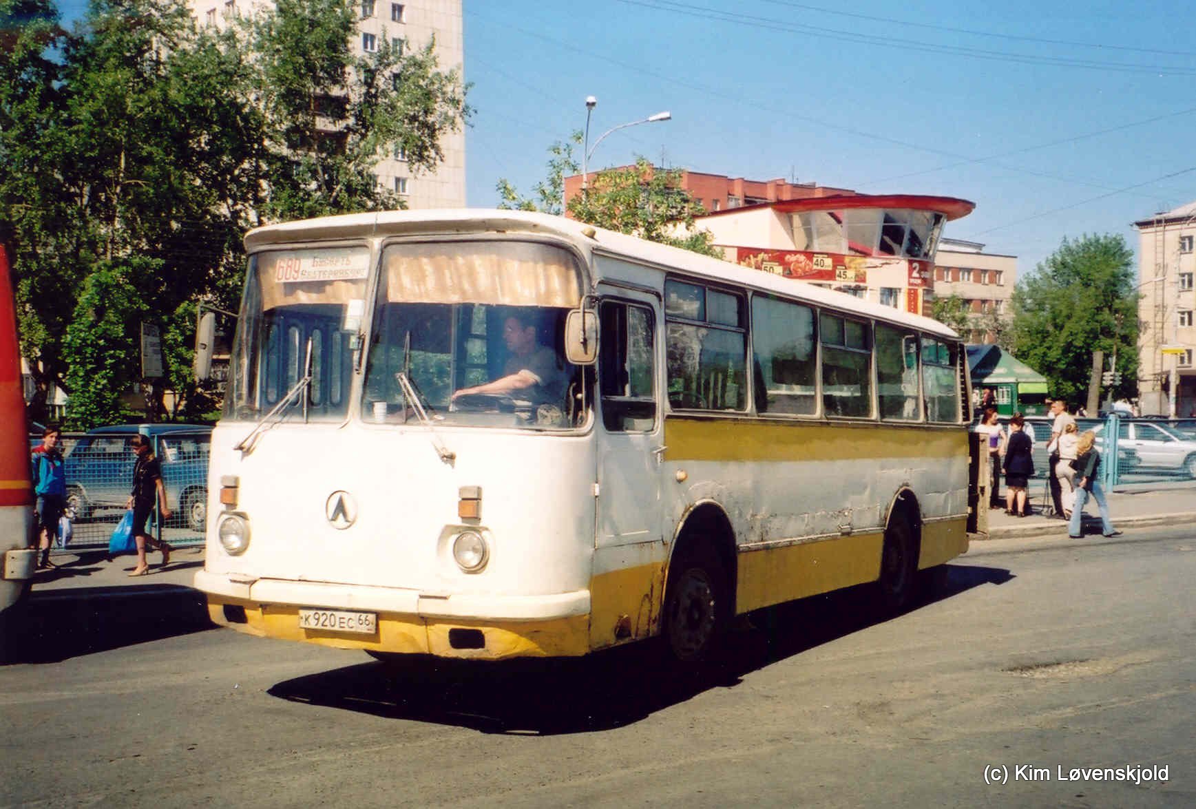 LAZ 695