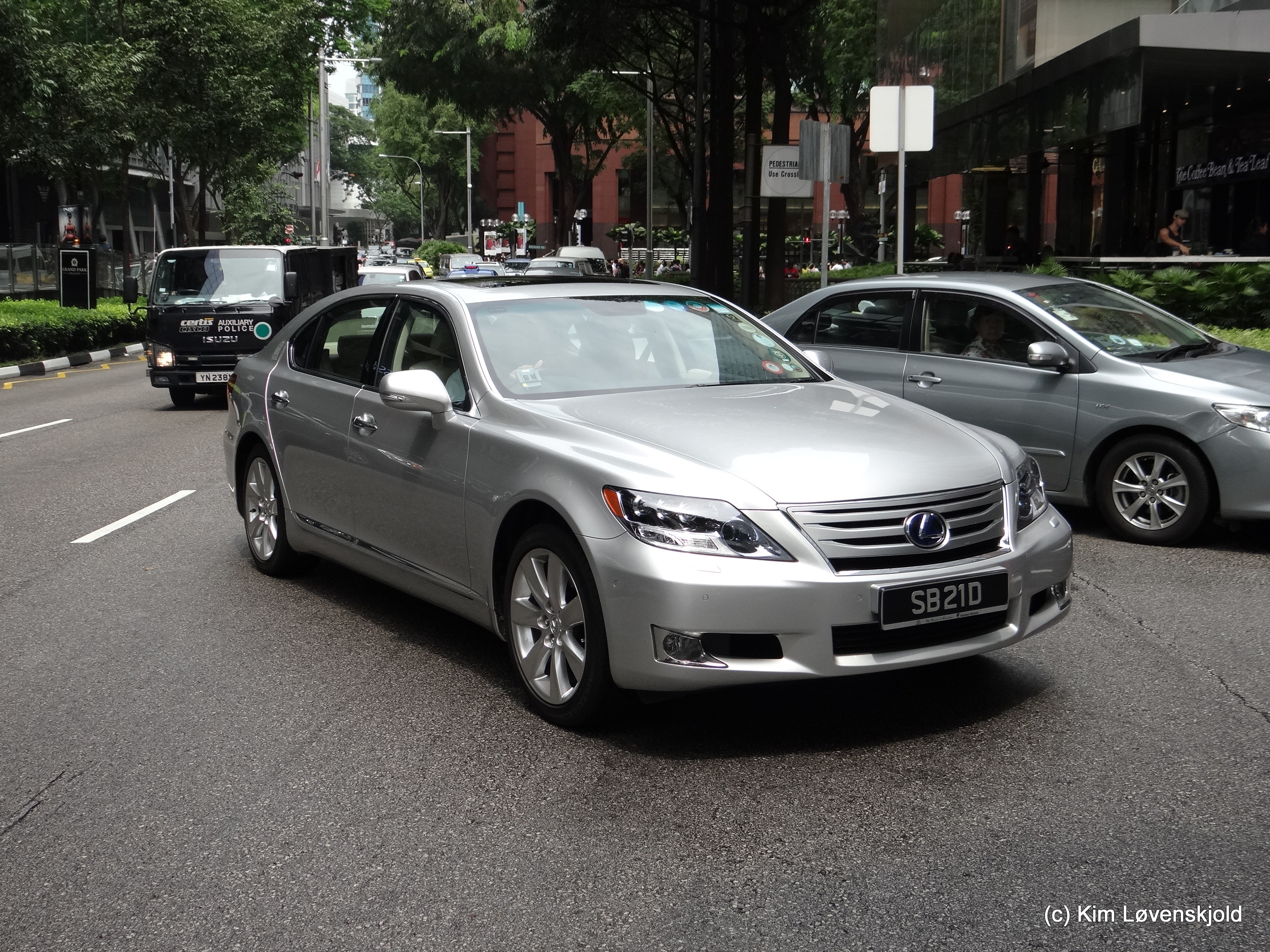 Lexus LS600H L