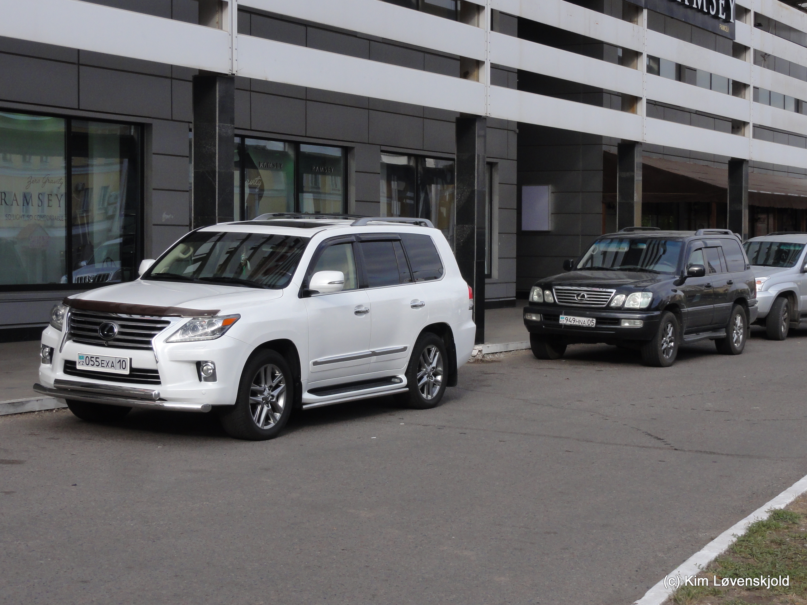 2 x Lexus SUV
