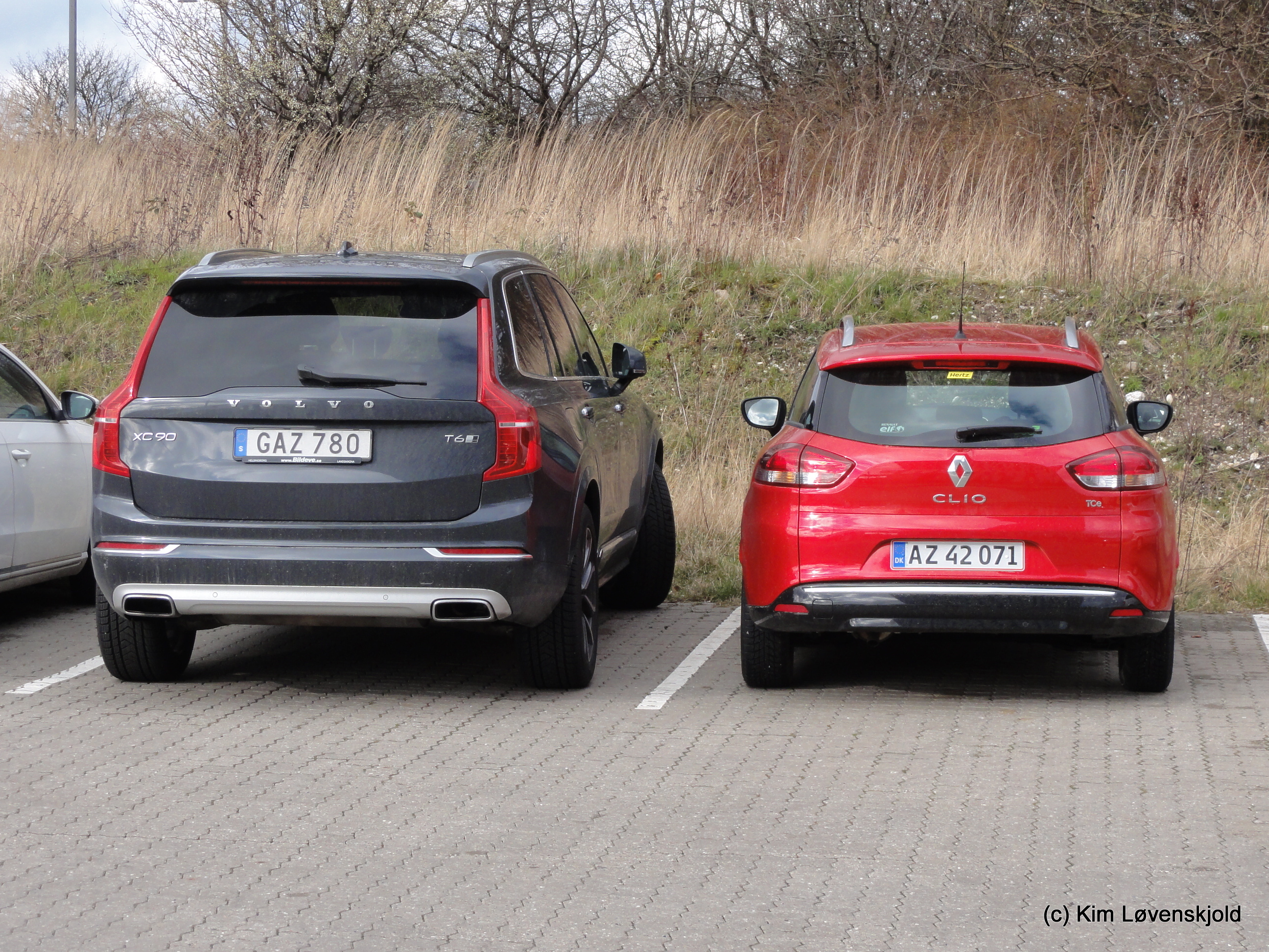 Volvo XC90 & Renault Clio