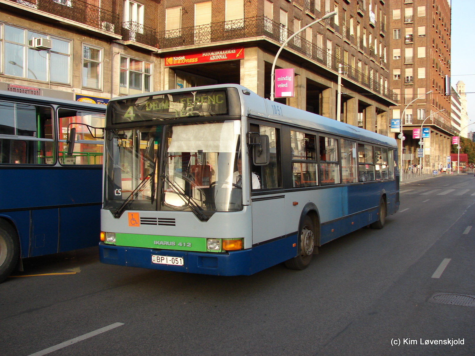 Ikarus 412