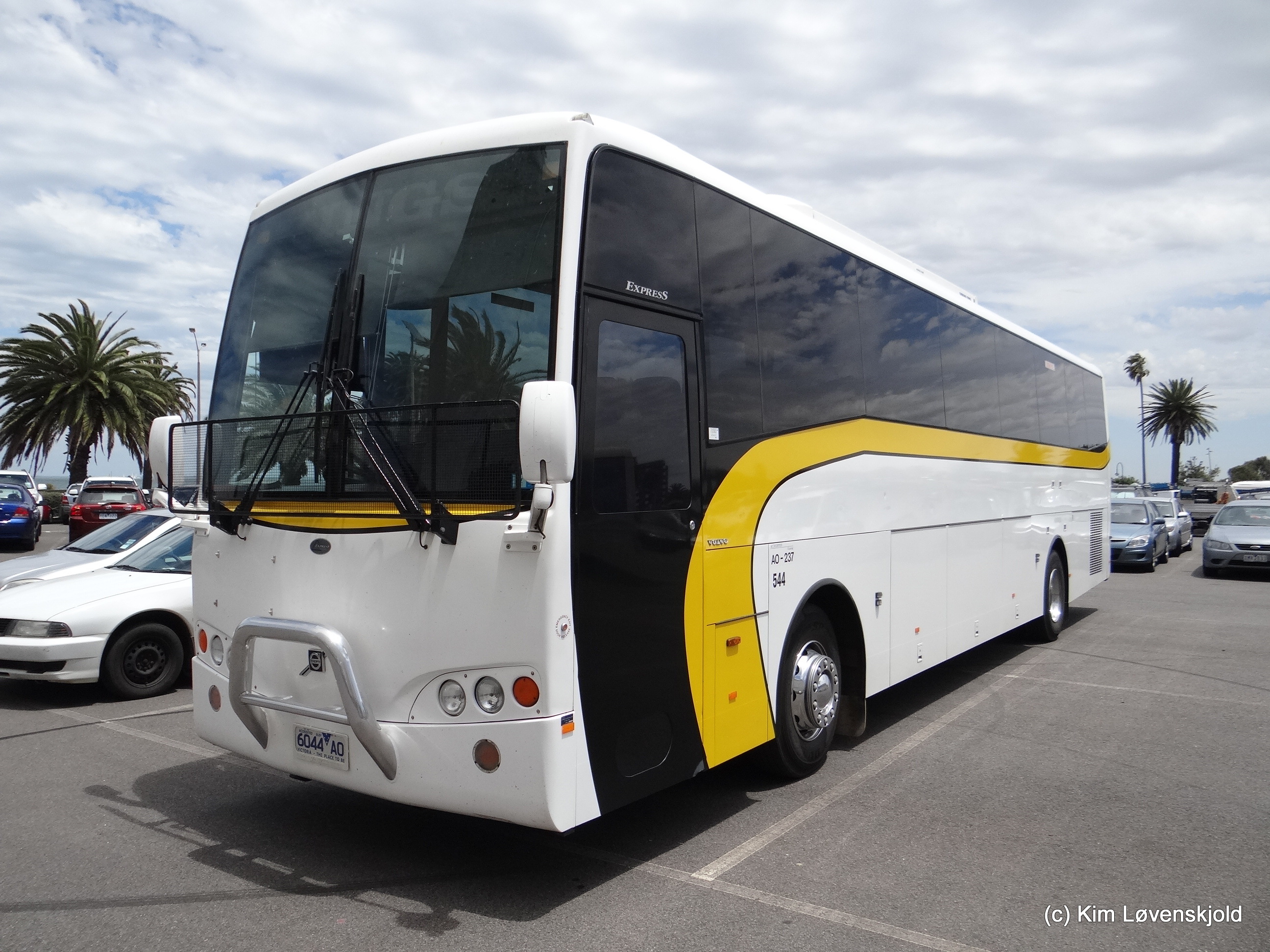 2006' Volvo B7R Express