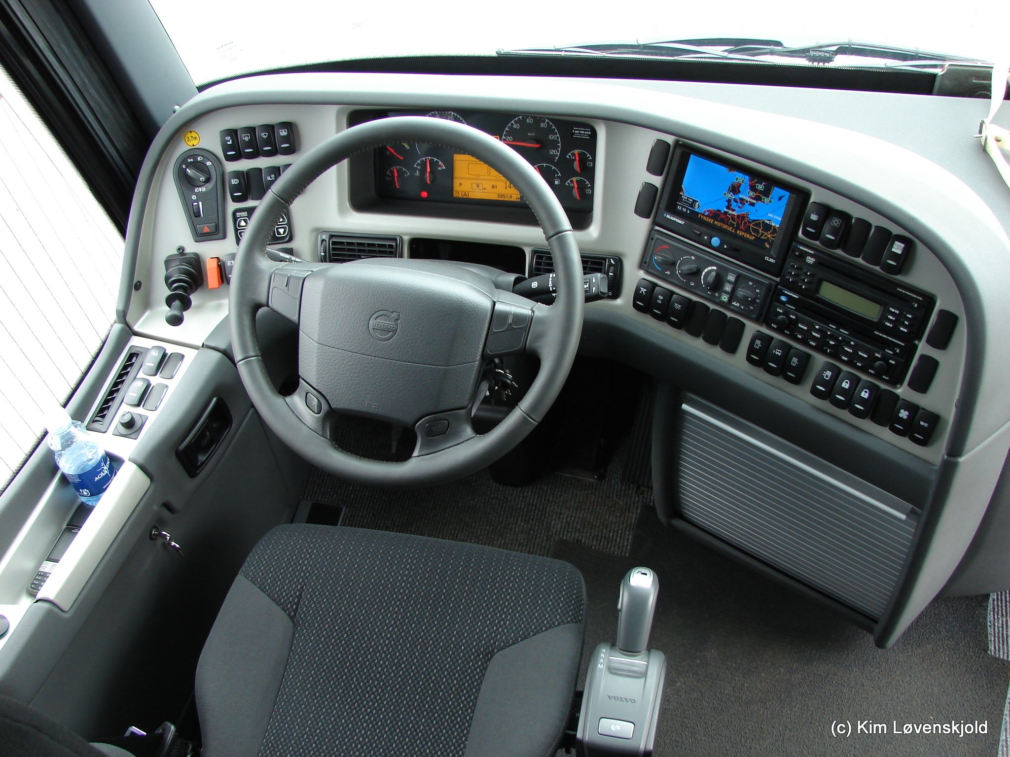 2011' Volvo 9900 B13R