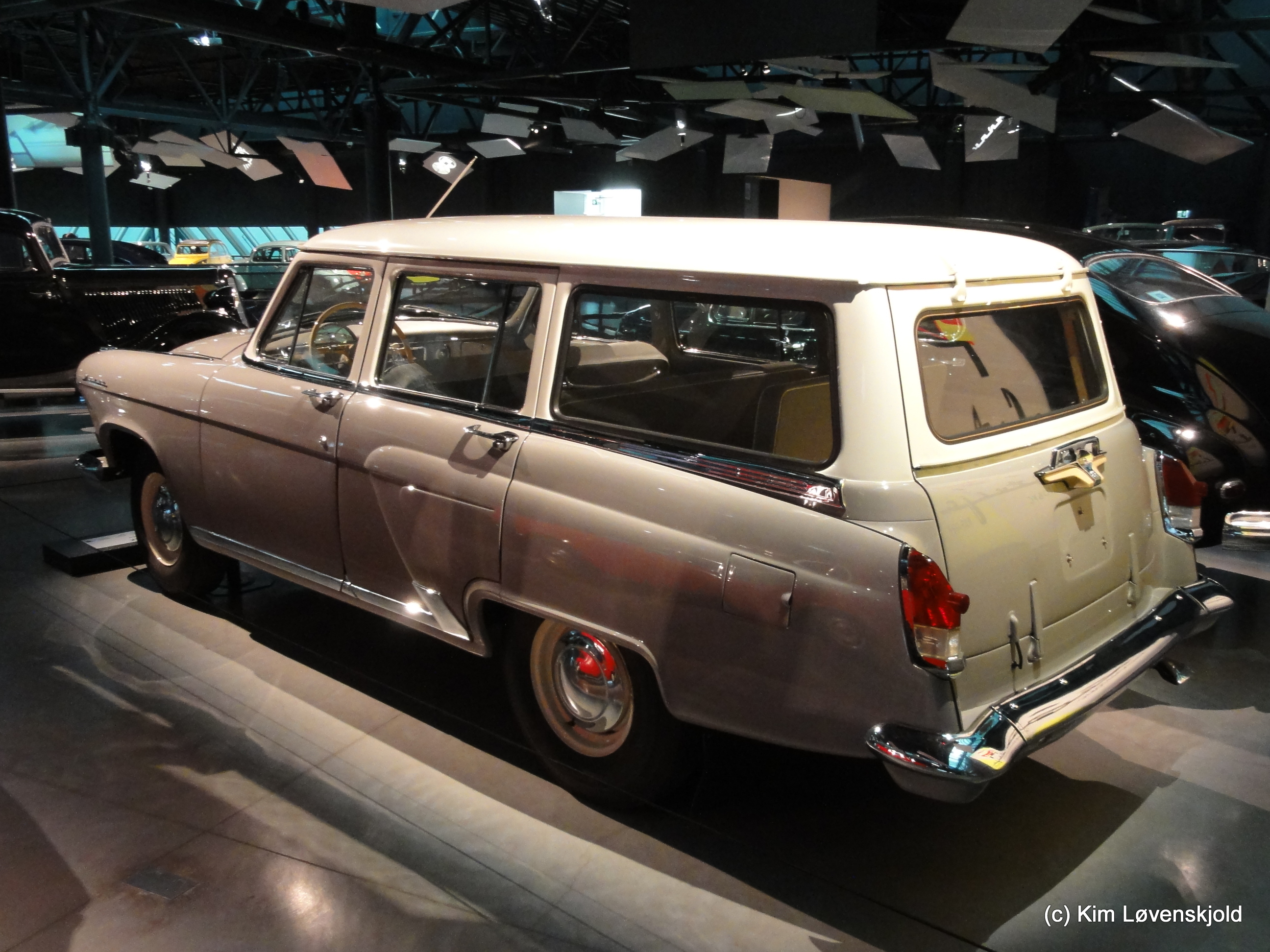 GAZ Volga 22