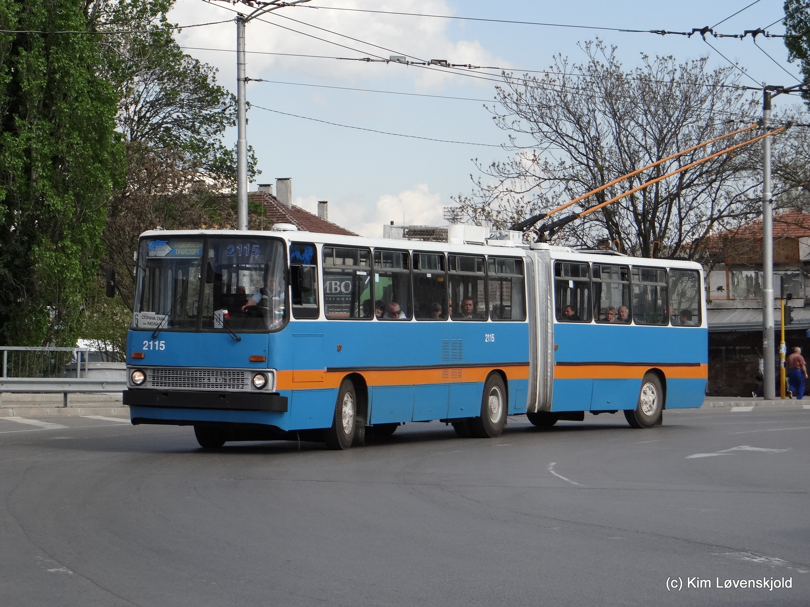Ikarus 280T