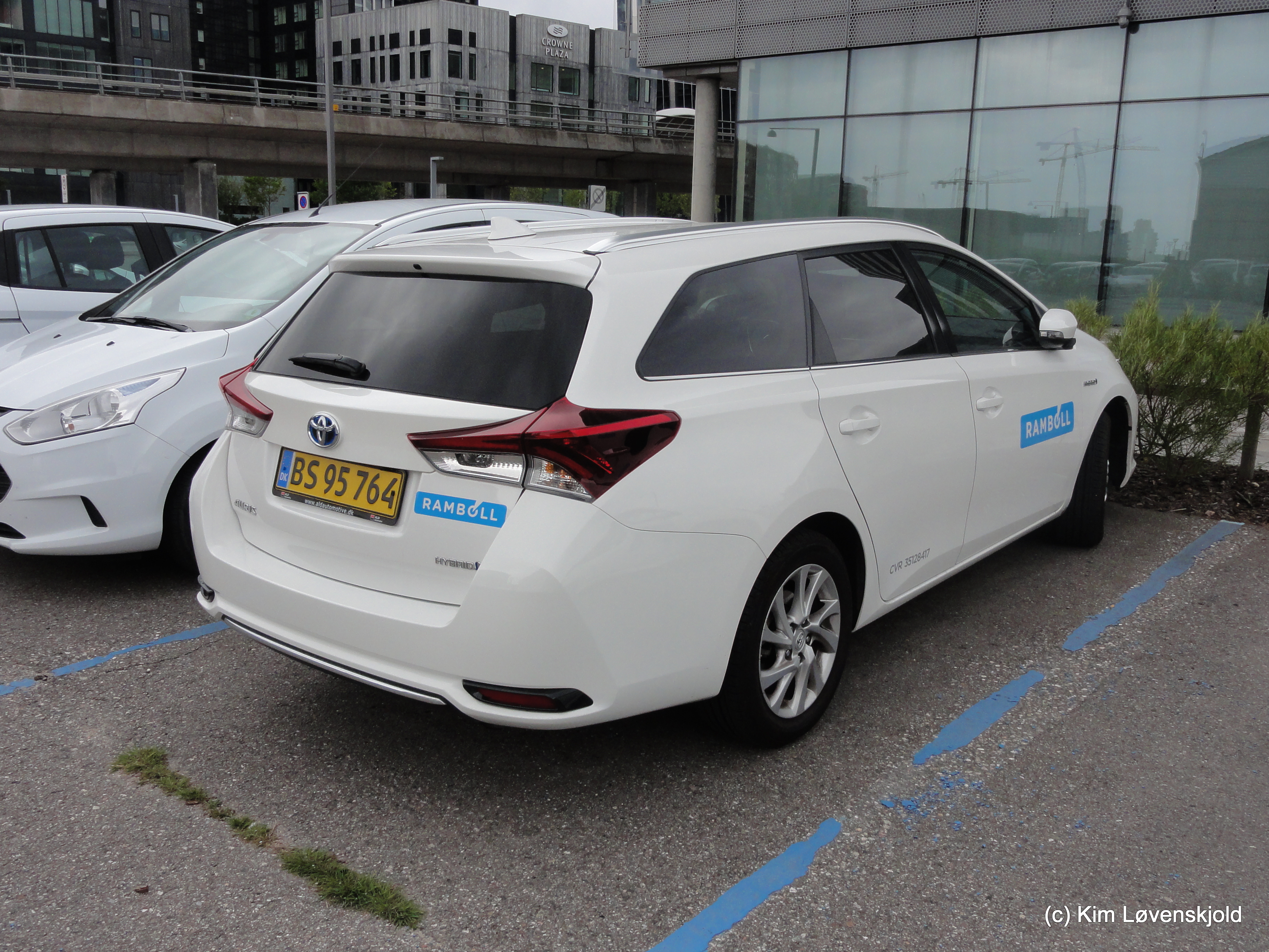 2017' Toyota Auris Hybrid Van