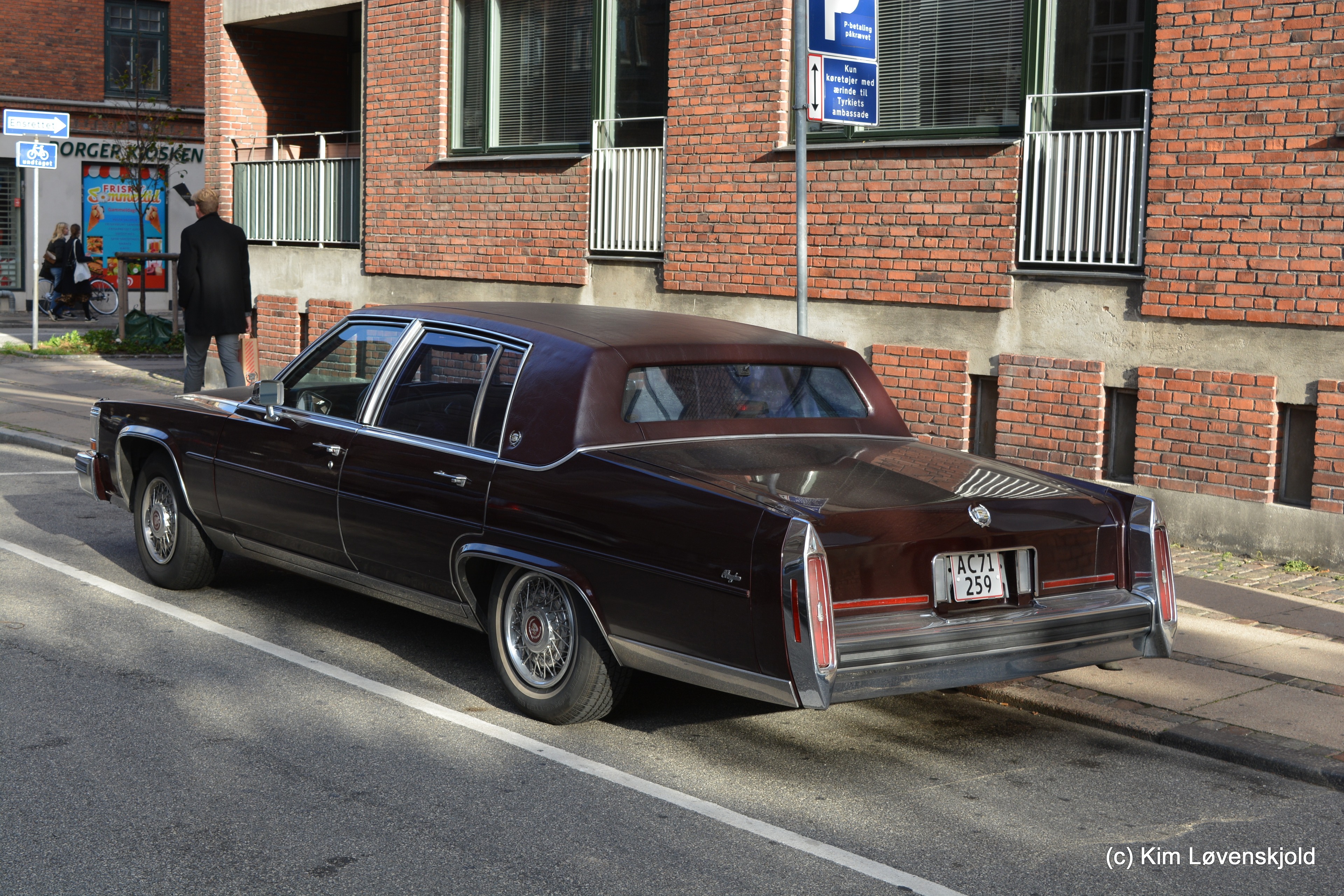 1987' Cadillac Brougham