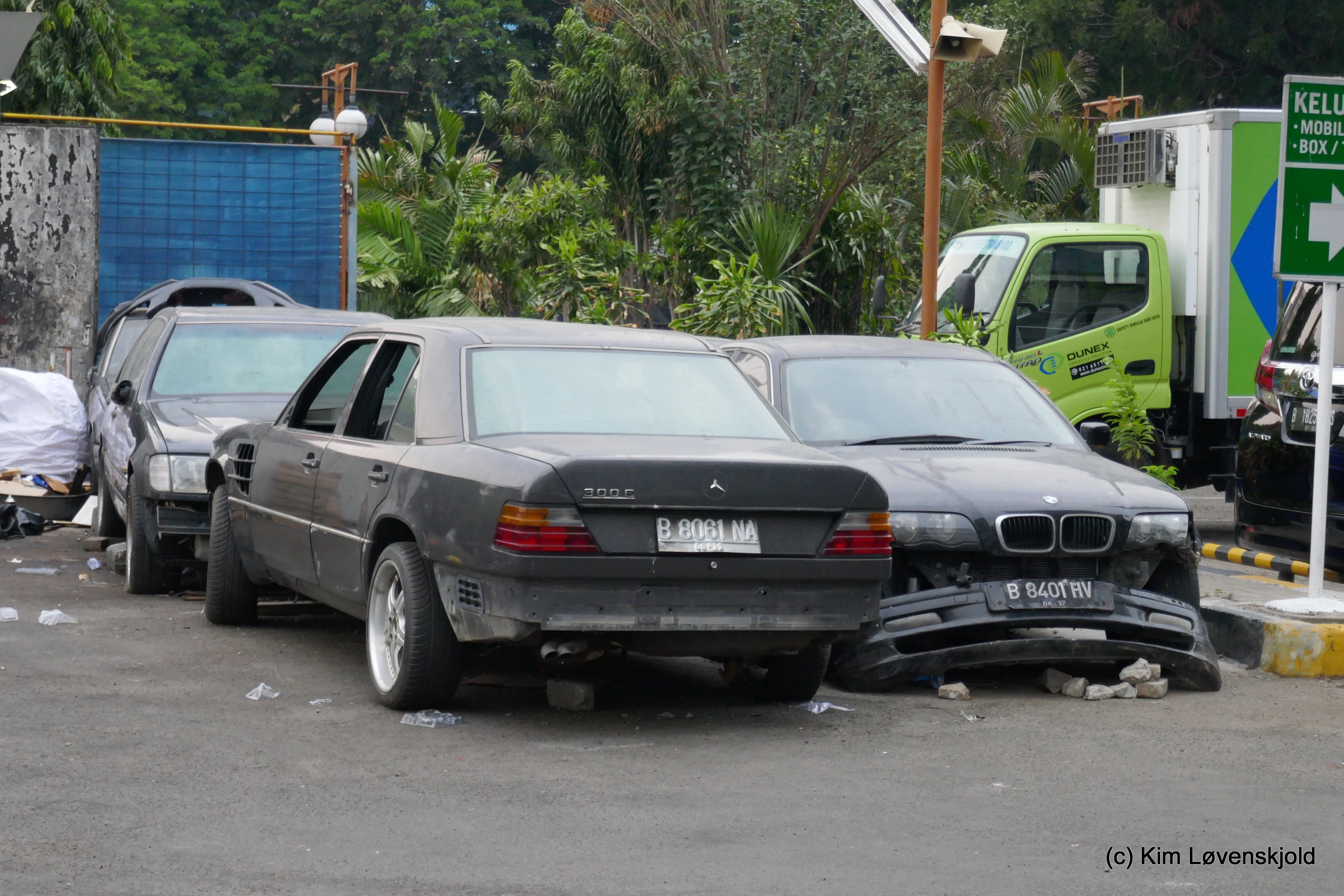 Mercedes 300E & BMW 3-series