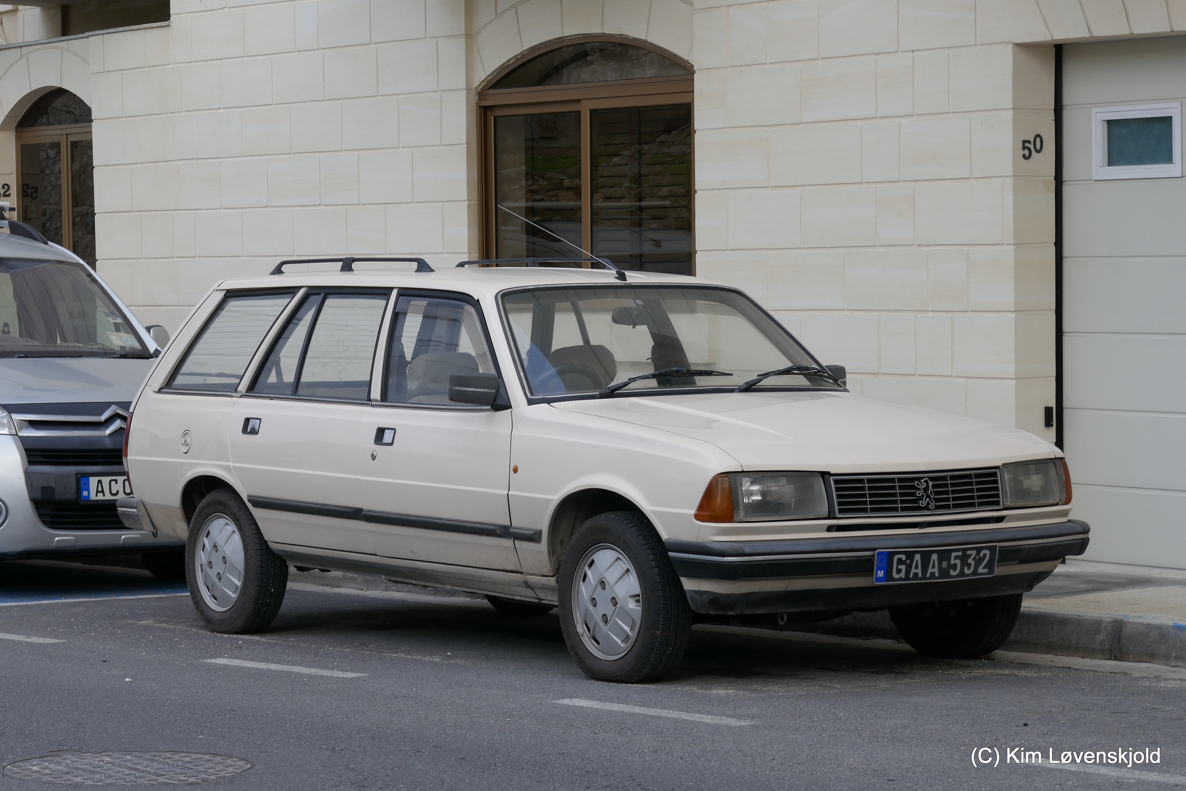 Peugeot 305