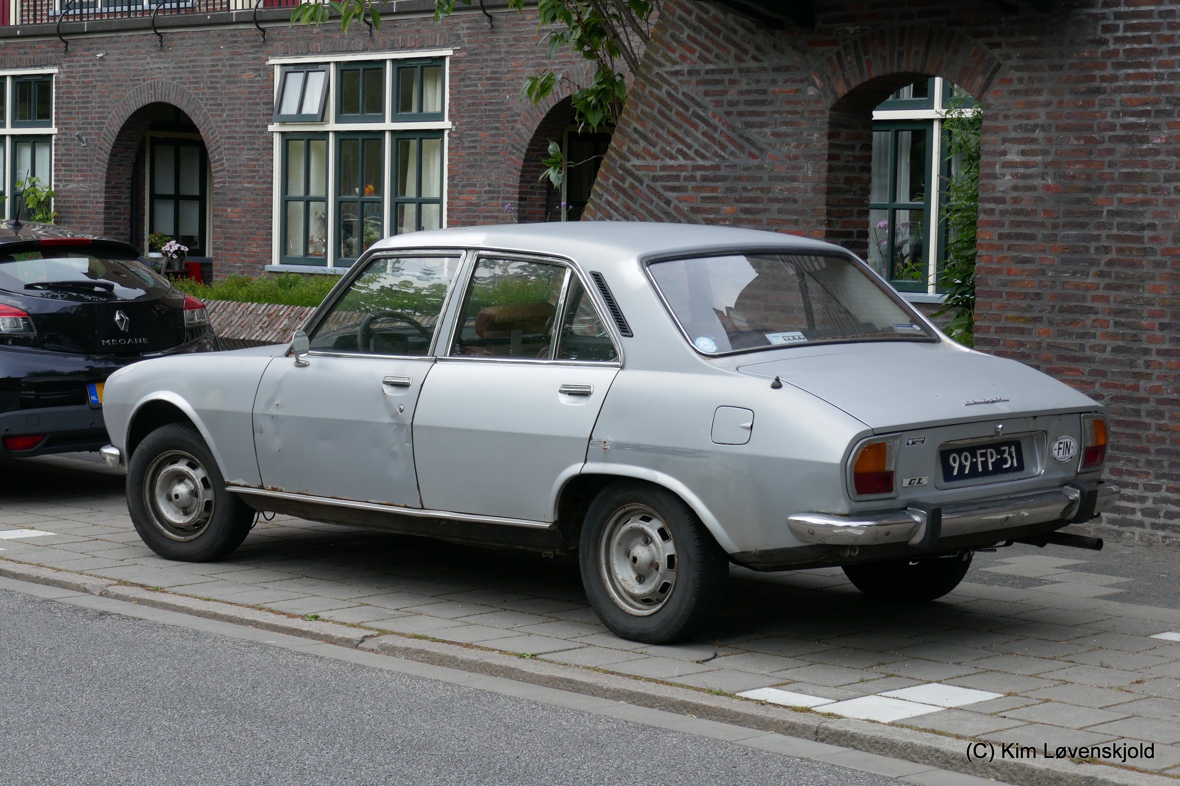 1975' Peugeot 504