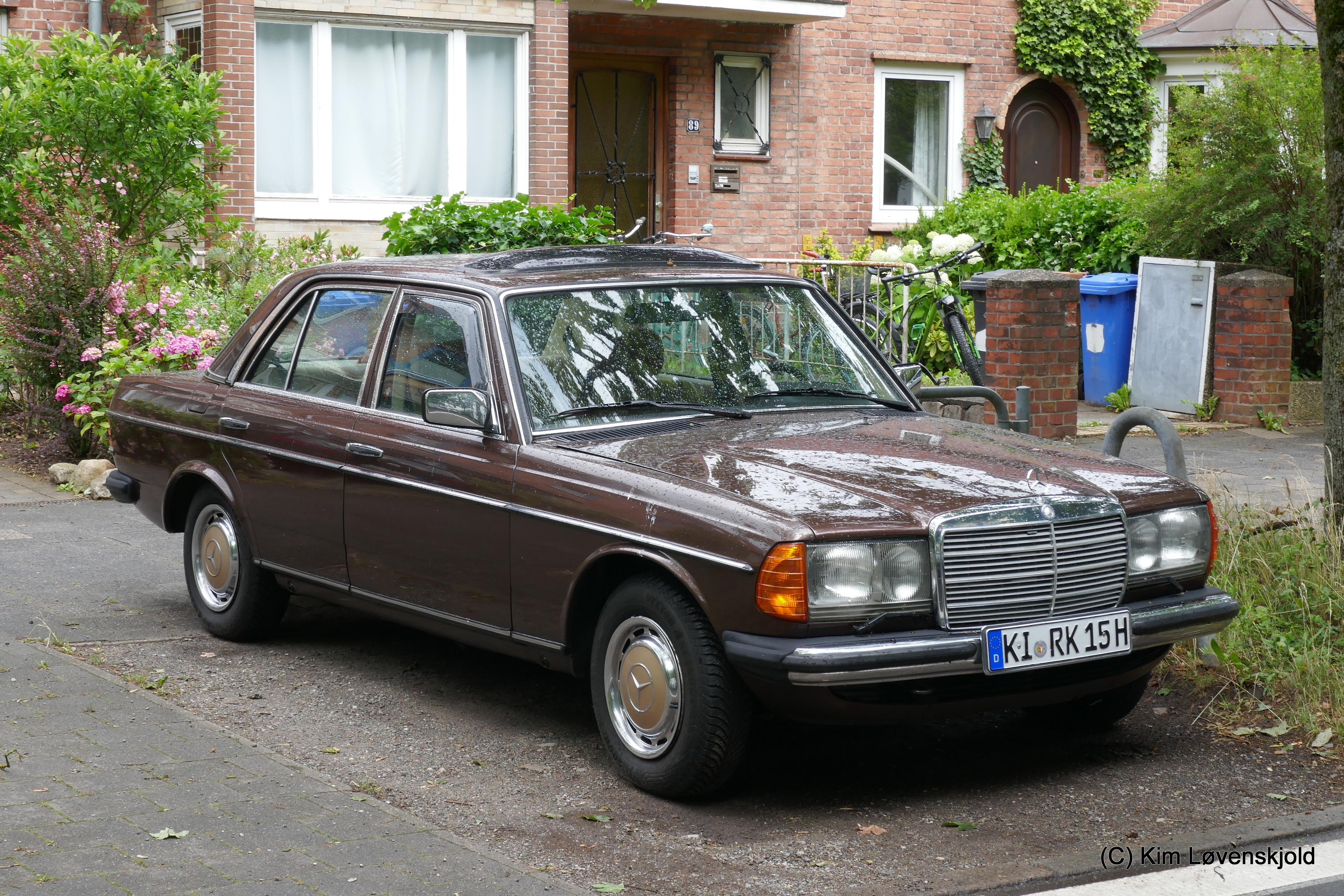 Mercedes 230E W123