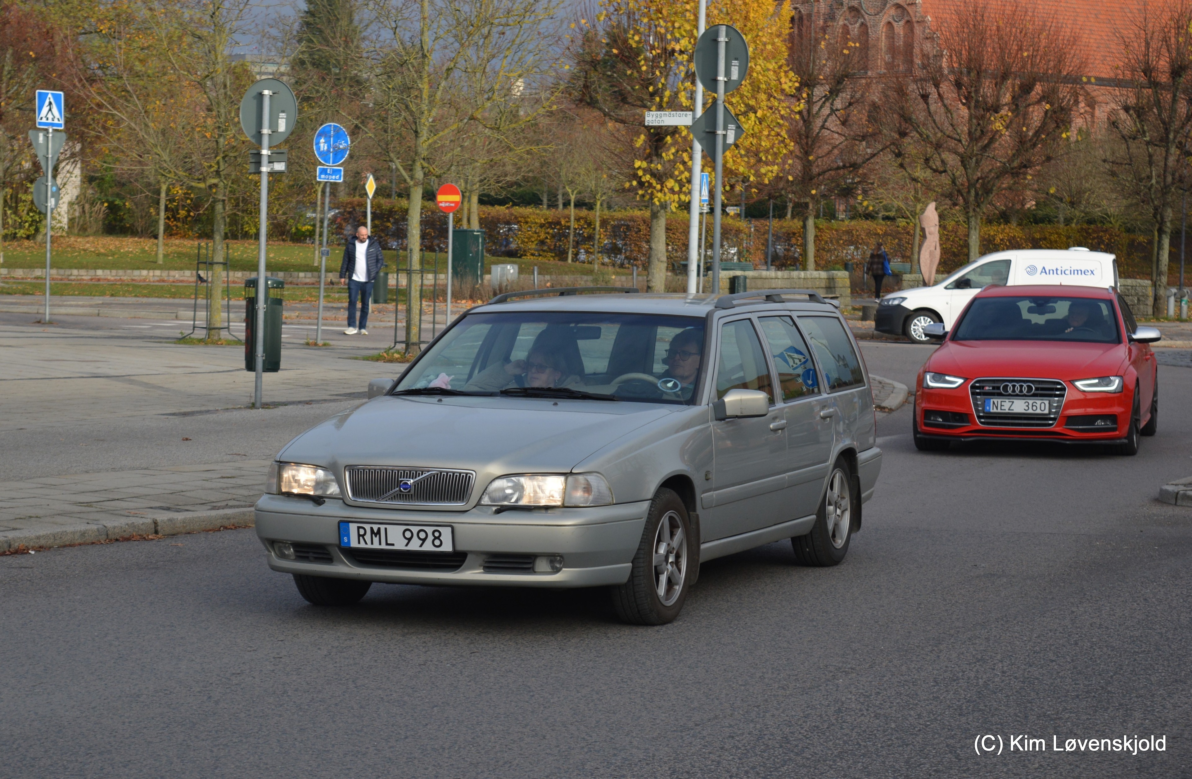 2000' Volvo V70