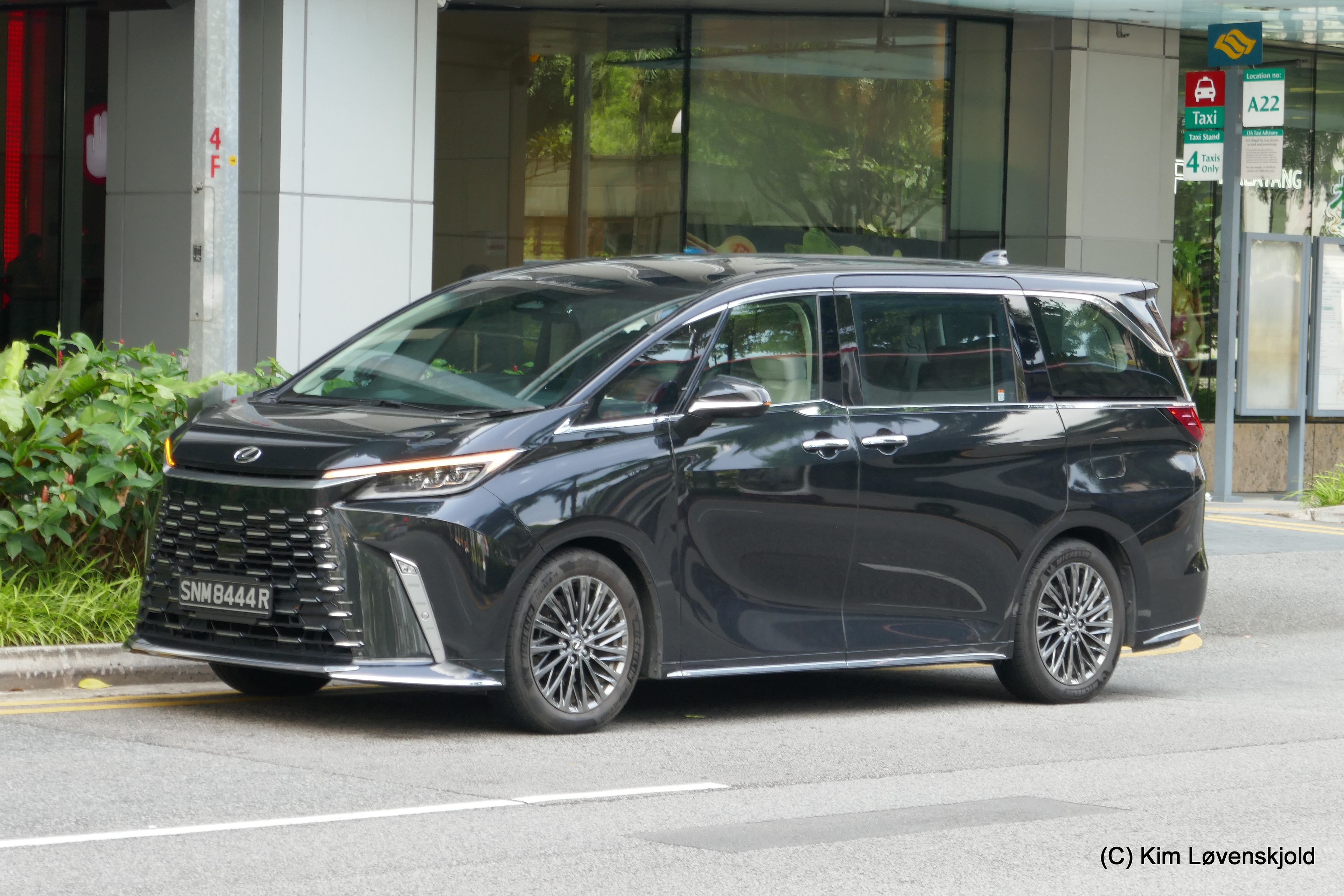 Lexus LM