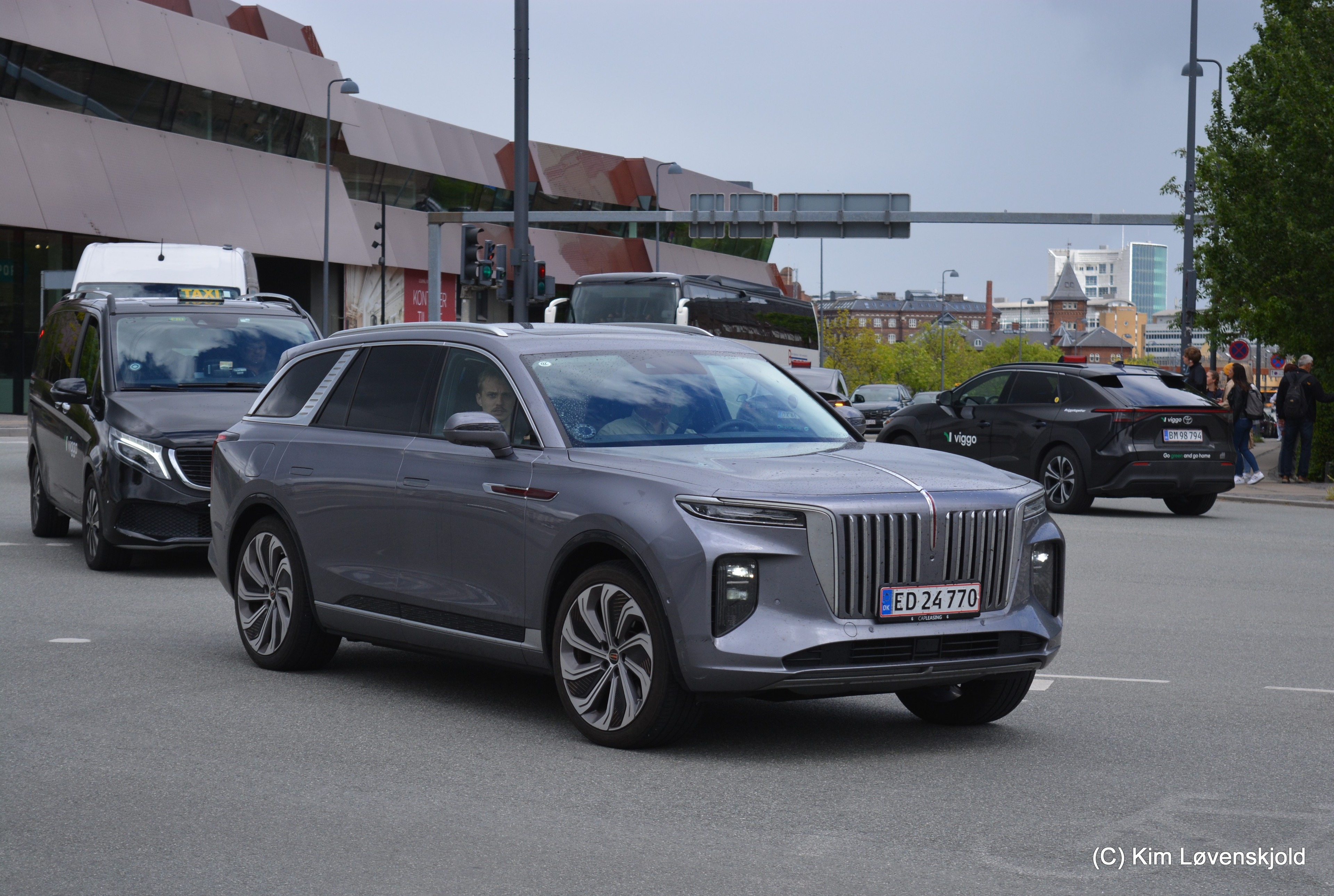 2024' Hongqi E-HS9