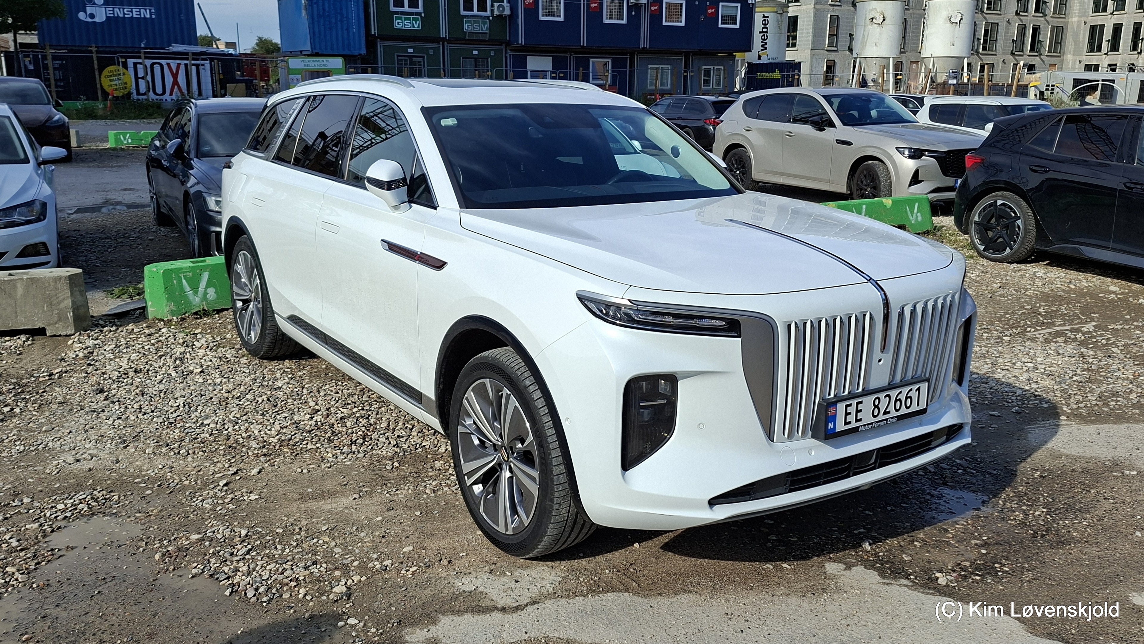 2022' Hongqi E-HS9
